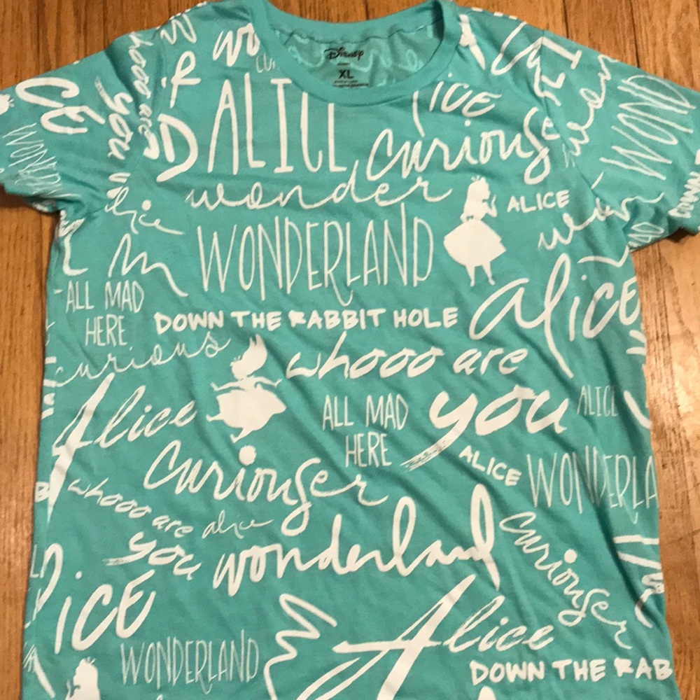 Ladies/junior size XL Disney Alice in Wonderland